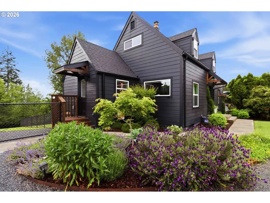 121 S Vista Way, Kelso, WA 98626 - #2