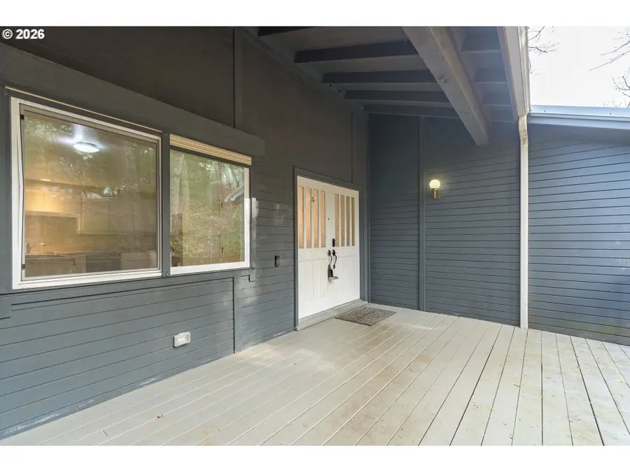 2090 Graham Dr, Eugene, OR 97405 - Image #2