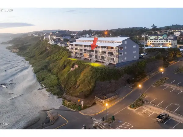 507 NW Alpine St #204, Newport, OR 97365