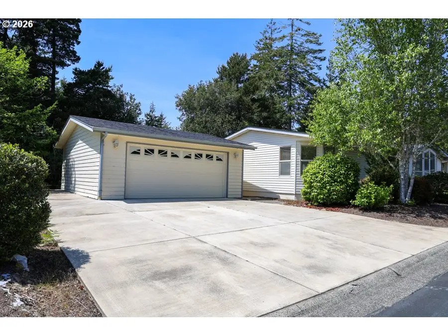 202 Munsel Creek Loop, Florence, OR 97439 - #3