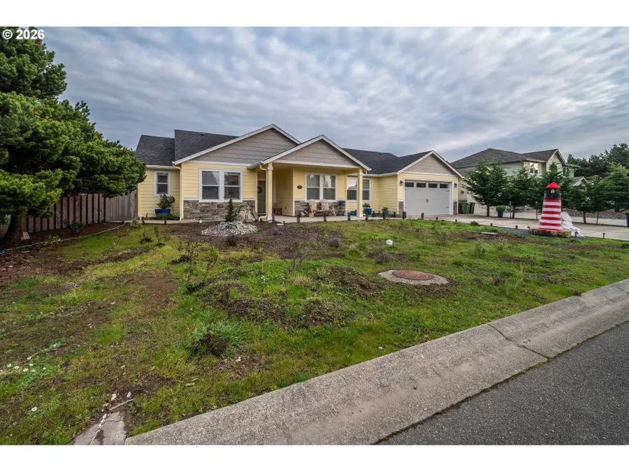 2953 Spinnaker Dr, Bandon, OR 97411 - Image #2