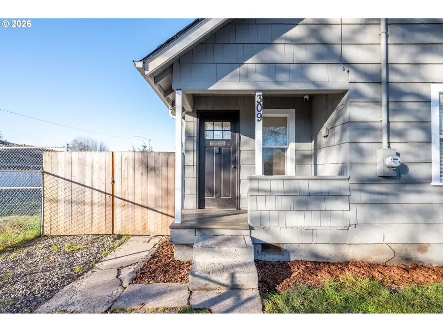 309 NW 3rd Ave, Kelso, WA 98626 - Image #2