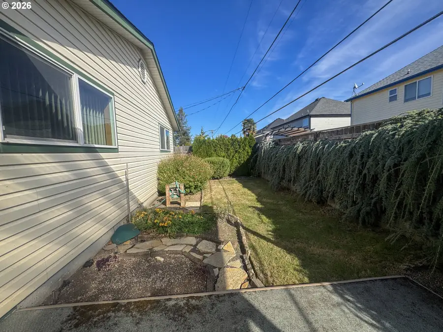 1590 Astor Way, Woodburn, OR 97071 - #3