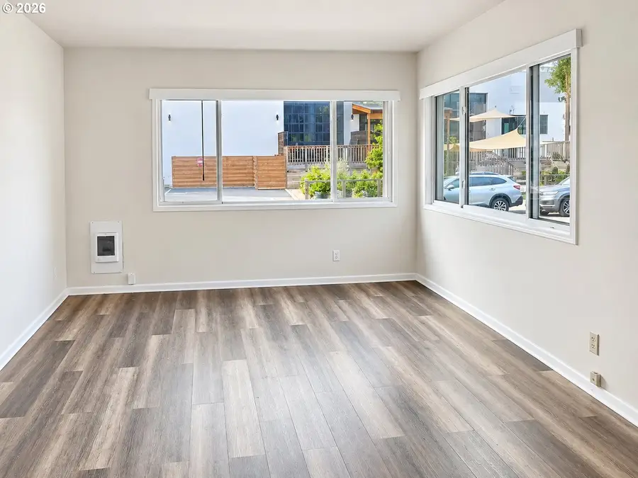 2554 NE Hoyt St, Portland, OR 97232 - #3