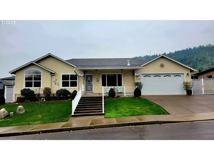 1570 W Basil St, Roseburg, OR 97471 - Image #2