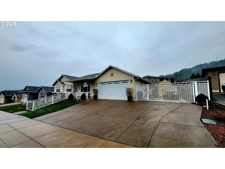 1570 W Basil St, Roseburg, OR 97471 - Image #3