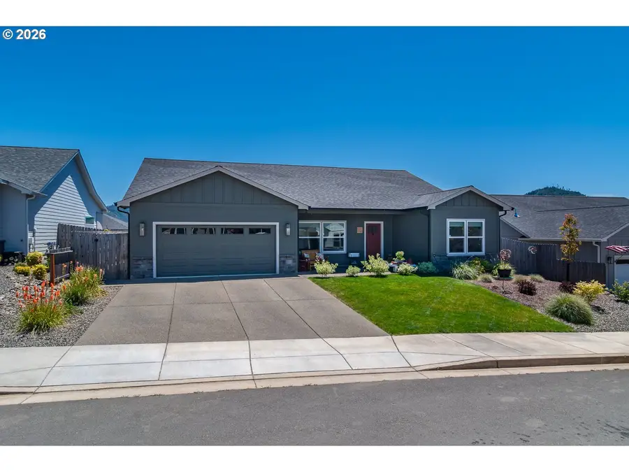 836 Durham Ave, Sutherlin, OR 97479 - #2