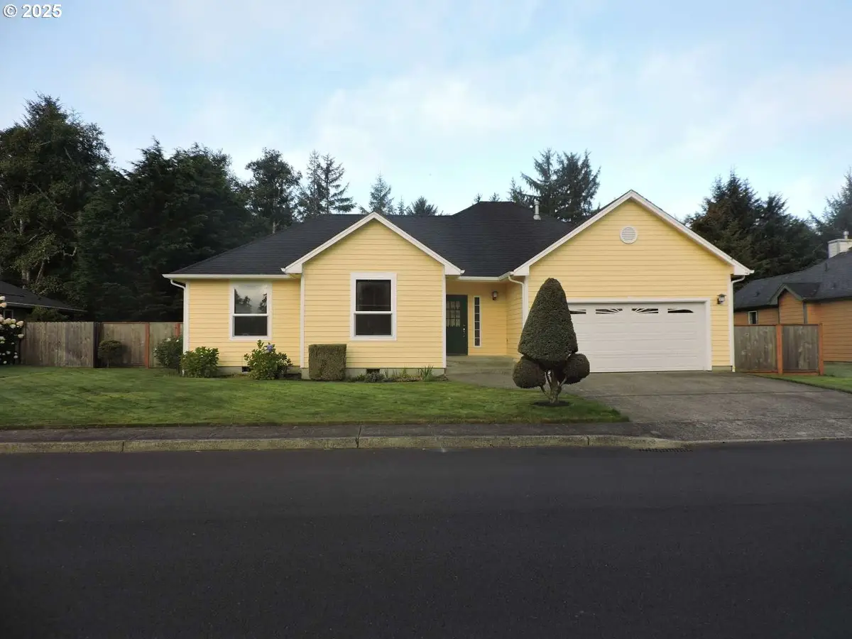 47 SW Gardenia Ave, Warrenton, OR 97146 - Image #1