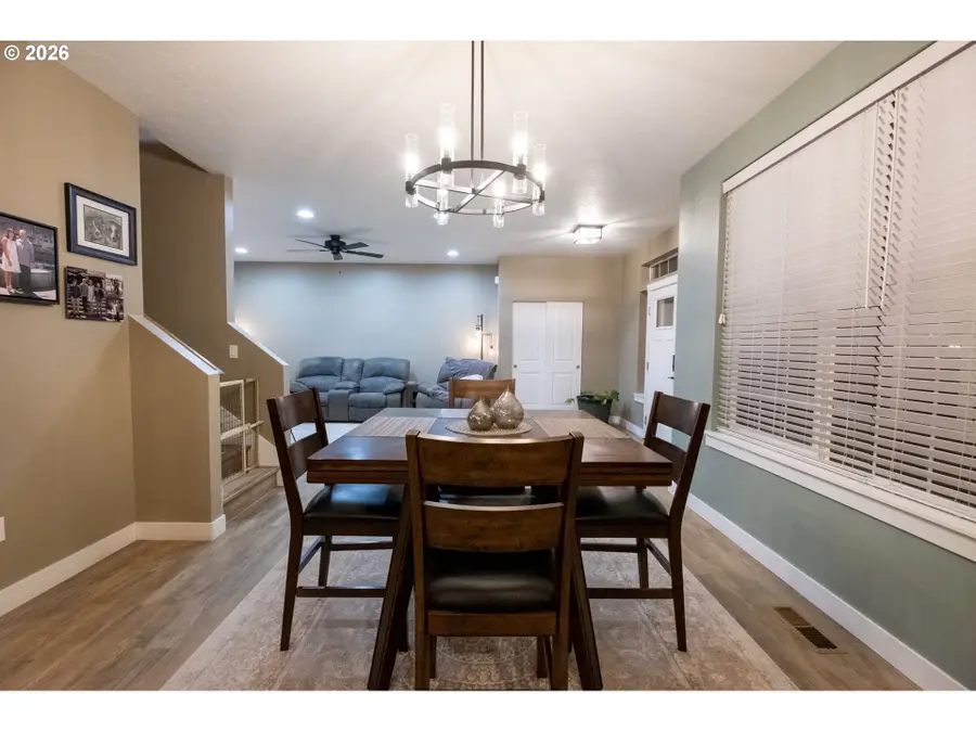 786 North View Dr, Winchester, OR 97495 - Image #3