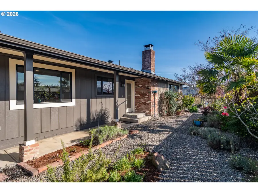 1754 NW Utah Dr, Roseburg, OR 97471 - #2