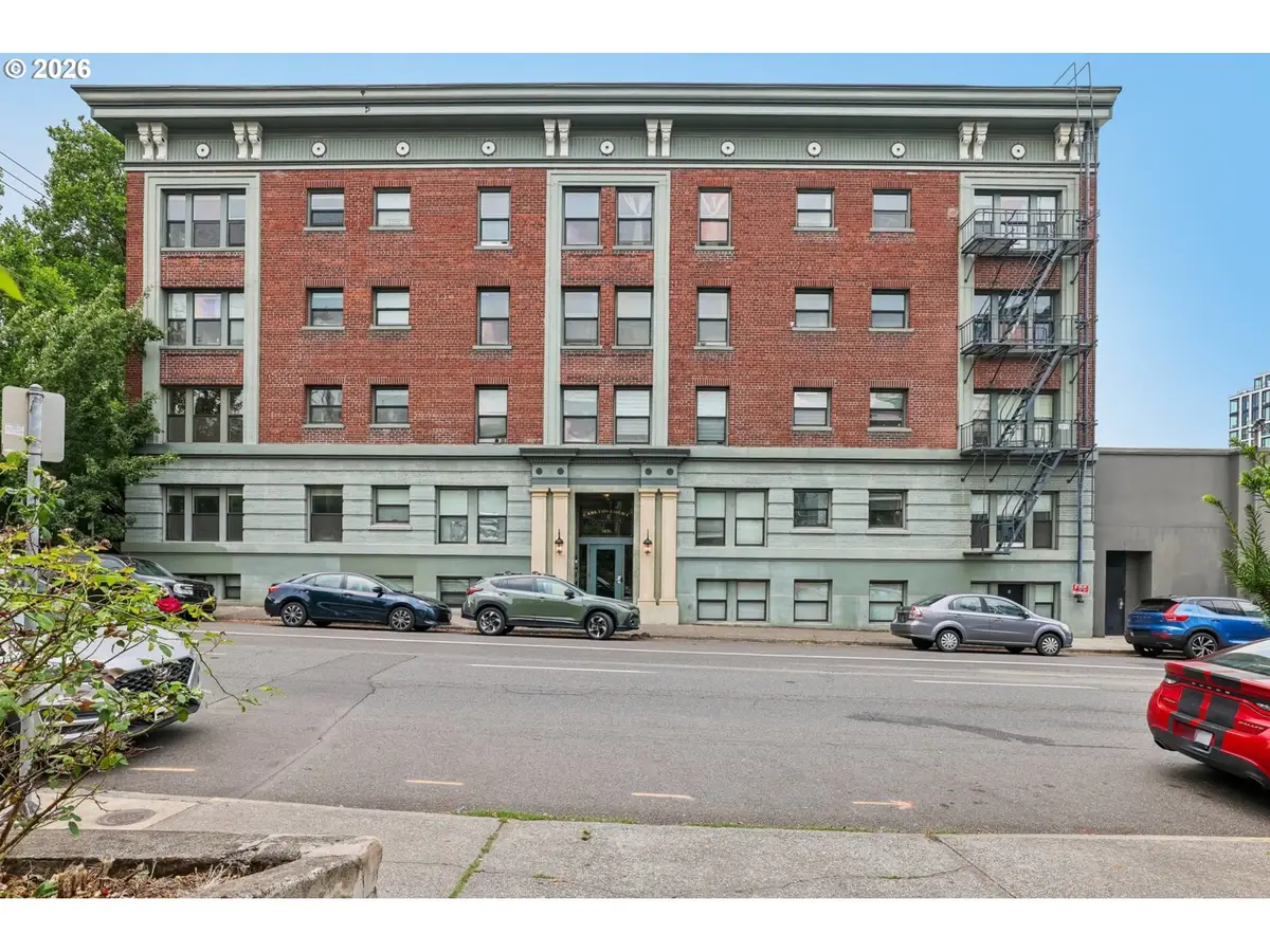 1631 NW Everett St, Portland, OR 97209 - #1