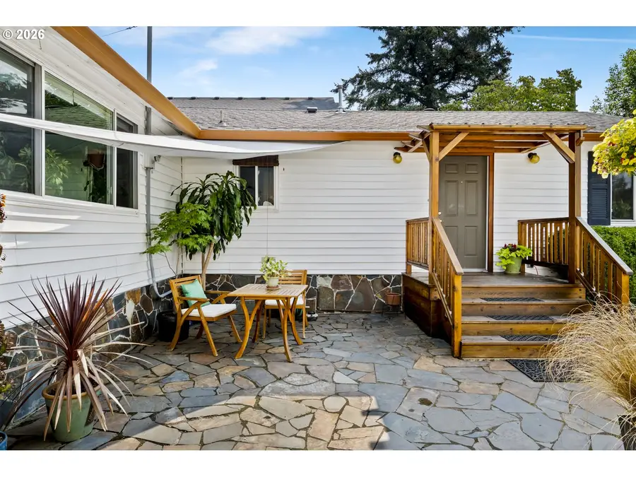 5747 NE Ainsworth St, Portland, OR 97218 - #3