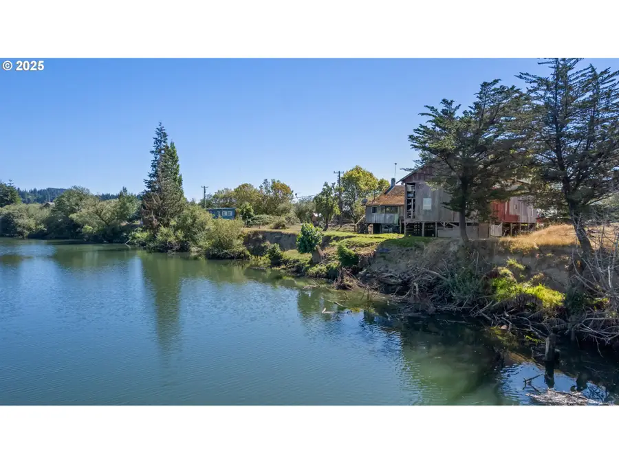 56941 Fishtrap Rd, Coquille, OR 97423 - Image #2