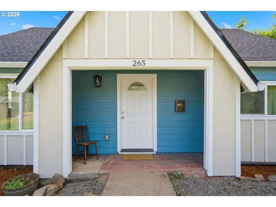 265 N 2nd St, Saint Helens, OR 97051 - #2