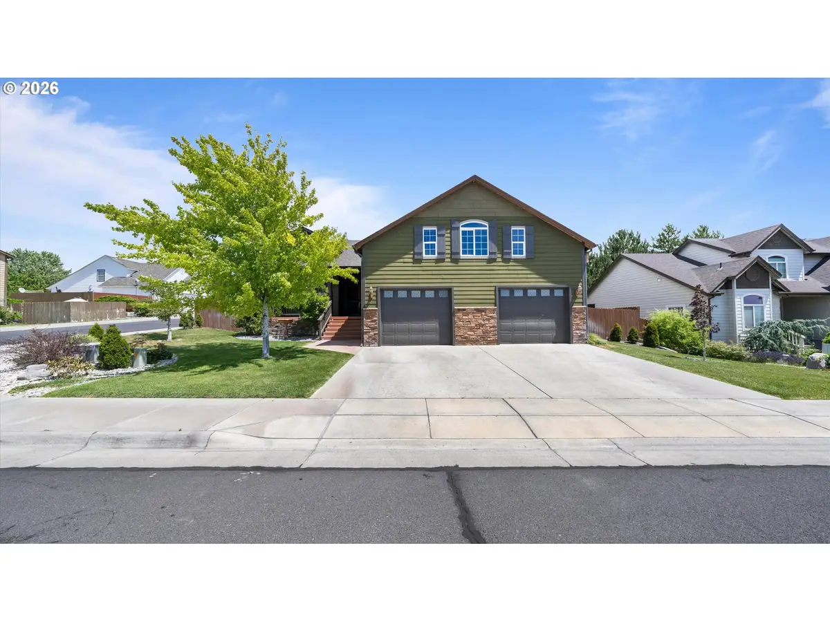 2140 NW Dusk Dr, Hermiston, OR 97838 - #1