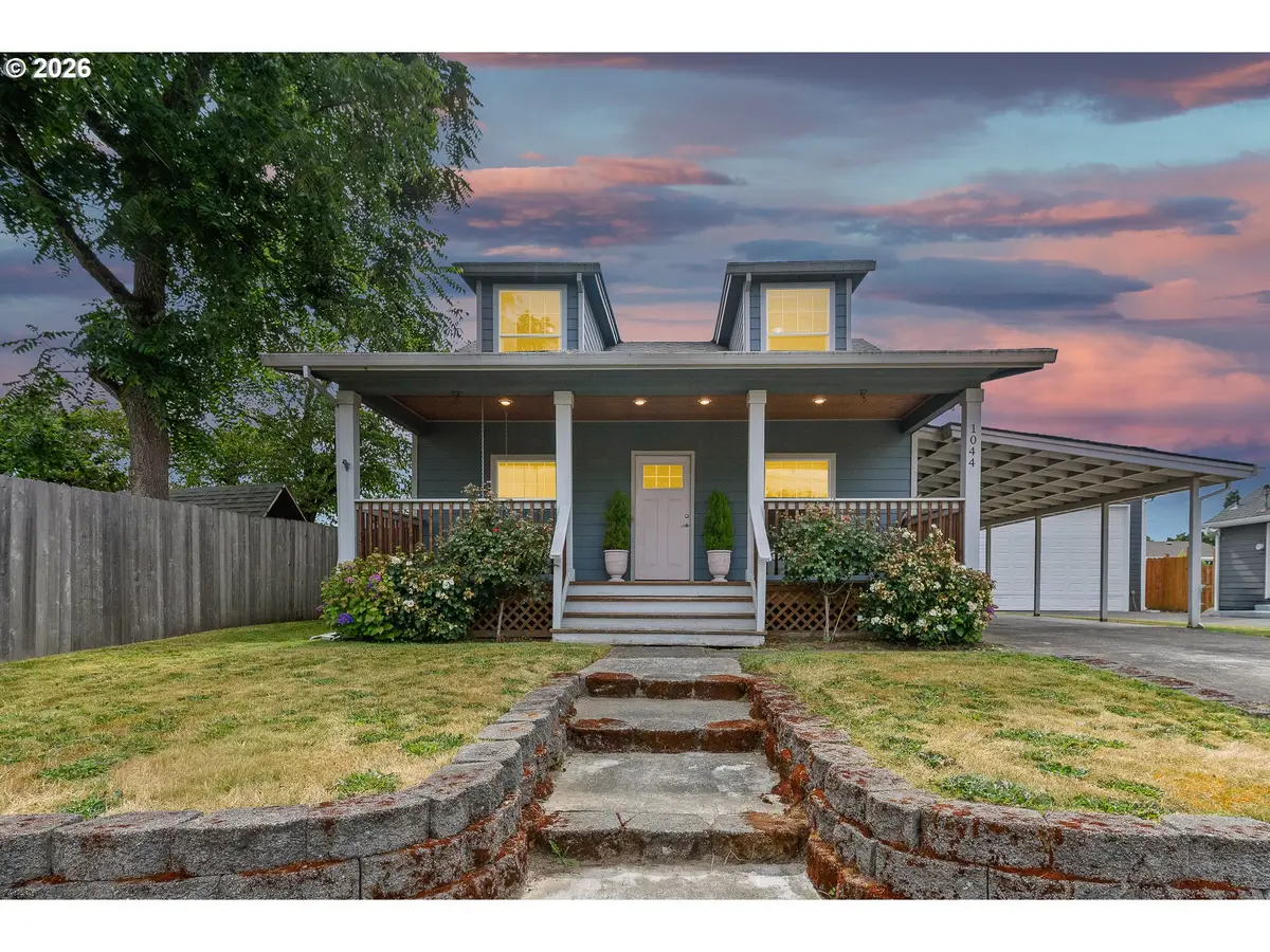 1044 Park St, Woodland, WA 98674 - #1