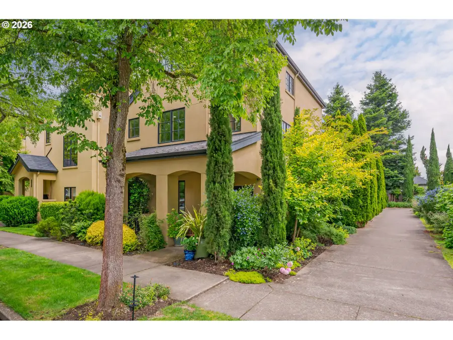 3017 Lord Byron Pl, Eugene, OR 97408 - #2