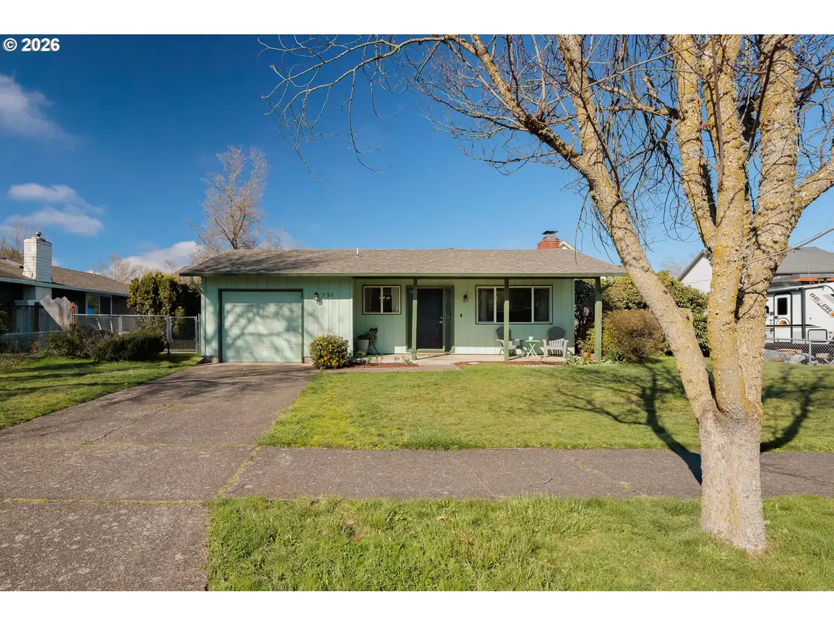 992 Candlelight Dr, Eugene, OR 97402 - #1