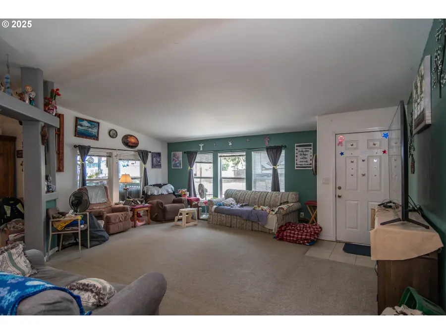 1313 N Old Pacific Hwy, Myrtle Creek Riddle, OR 97457 - Image #2