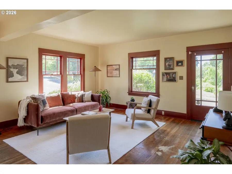 1402 Jackson St, Oregon City, OR 97045 - #2