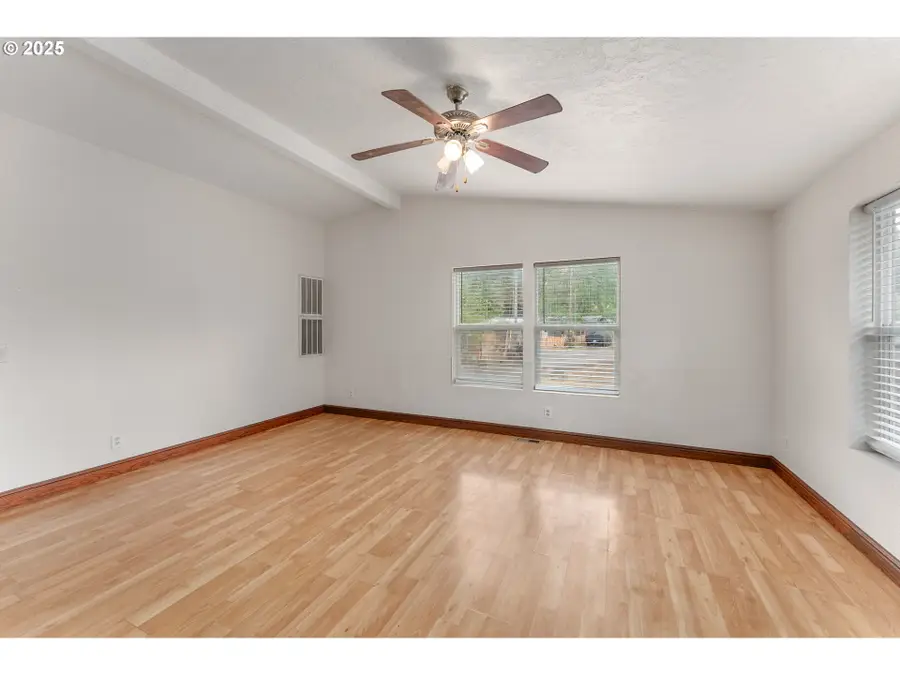 161 South Ave, Sutherlin, OR 97479 - Image #3