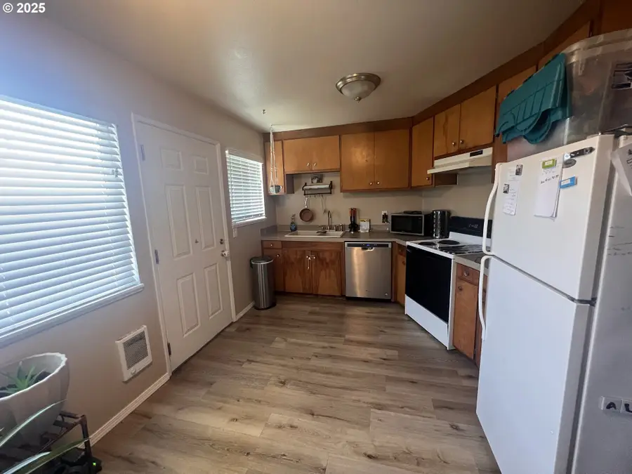 271 E Clay St, Monmouth, OR 97361 - Image #2