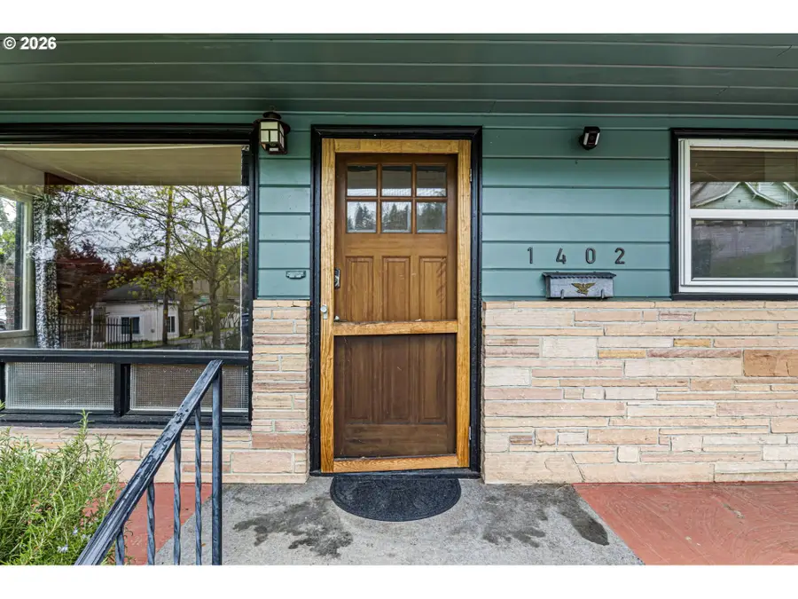 1402 SE Court Ave, Roseburg, OR 97470 - #3