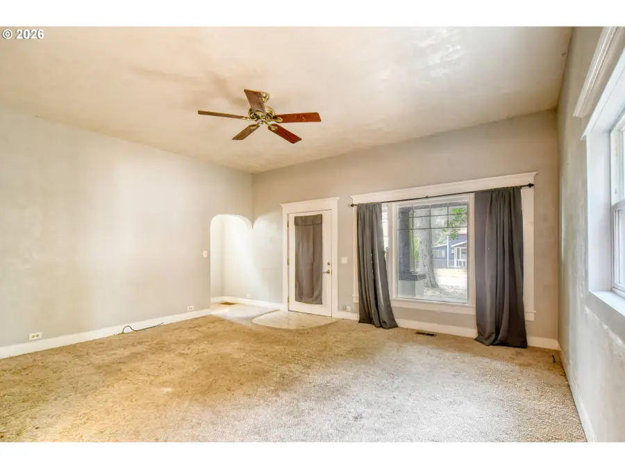 415 Van Buren St, Athena, OR 97813 - #3