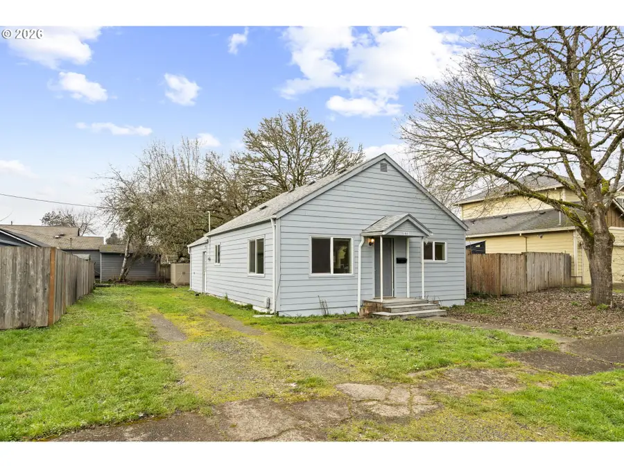 220 NW Lincoln St, Sheridan, OR 97378 - #3