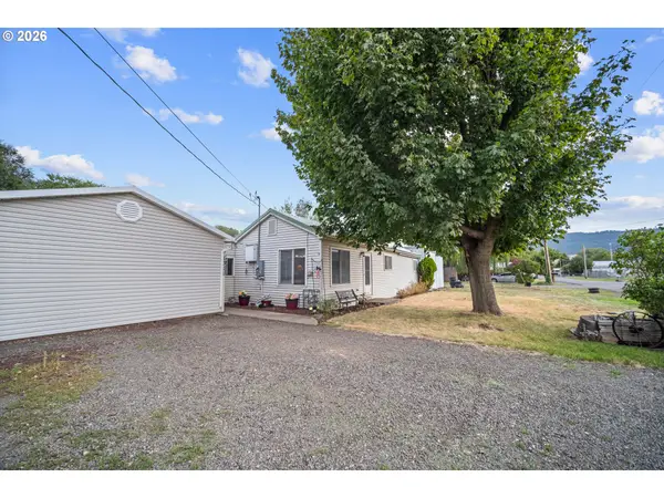 1311 N Hall St, LaGrande, OR 97850