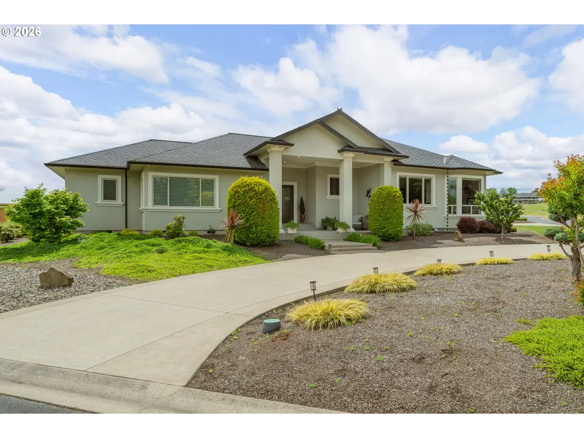 242 Bonifacio Ln, Roseburg, OR 97471 - #1