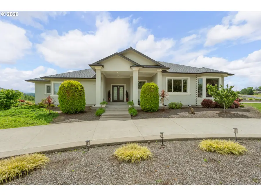242 Bonifacio Ln, Roseburg, OR 97471 - #2