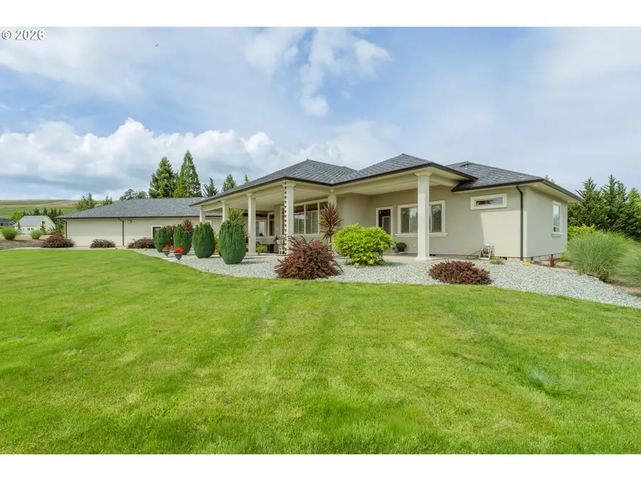 242 Bonifacio Ln, Roseburg, OR 97471 - #3