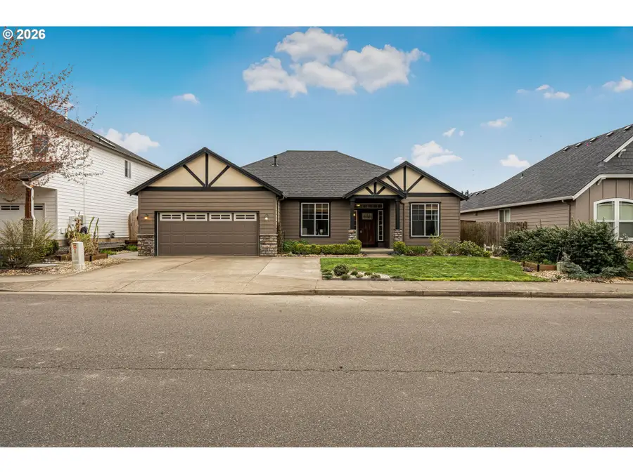 221 E 16th St, Lafayette, OR 97127 - #2