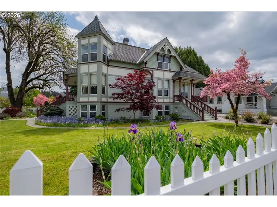 1121 Main St, Dallas, OR 97338 - #2