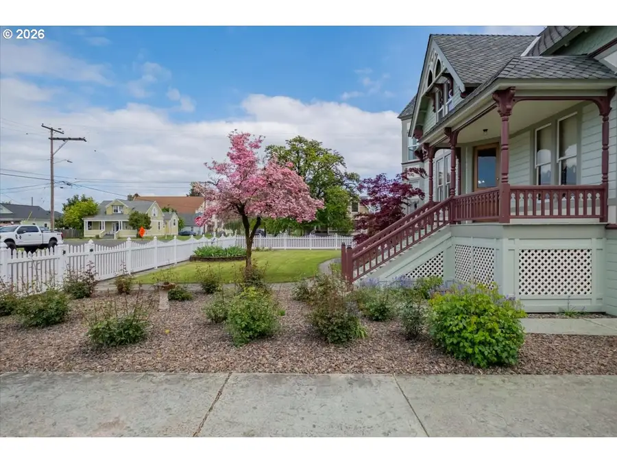 1121 Main St, Dallas, OR 97338 - #3
