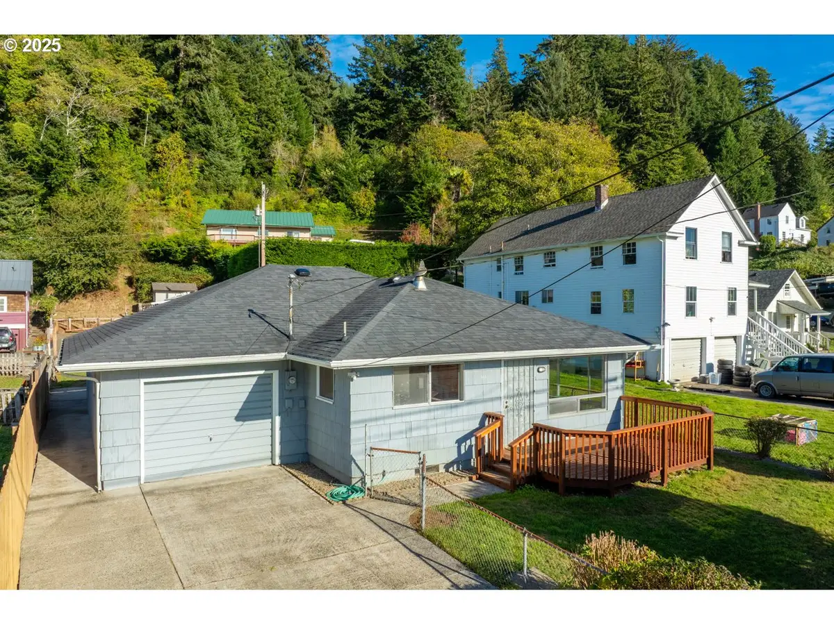 665 Front St, Gardiner, OR 97441 - #1