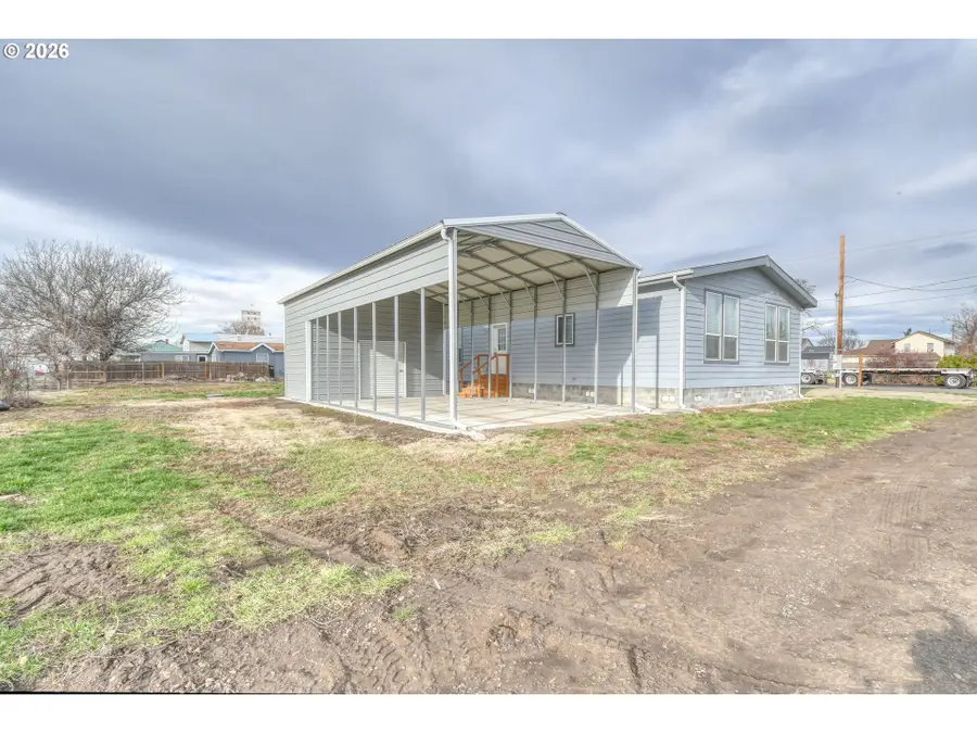 105 Columbia St, Helix, OR 97835 - #3