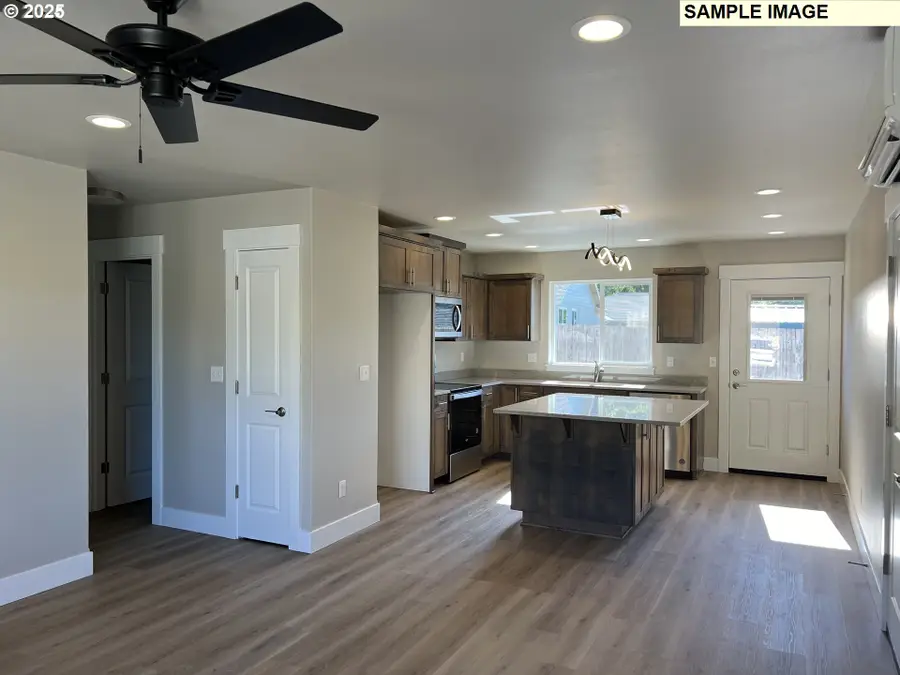 1224 SE Booth Ave, Roseburg, OR 97470 - #2