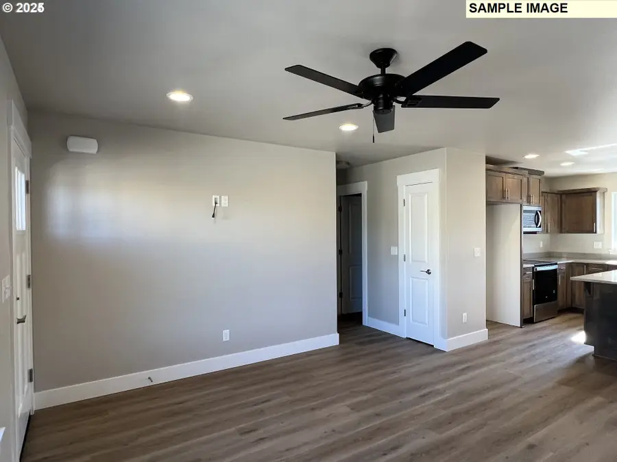 1224 SE Booth Ave, Roseburg, OR 97470 - #3