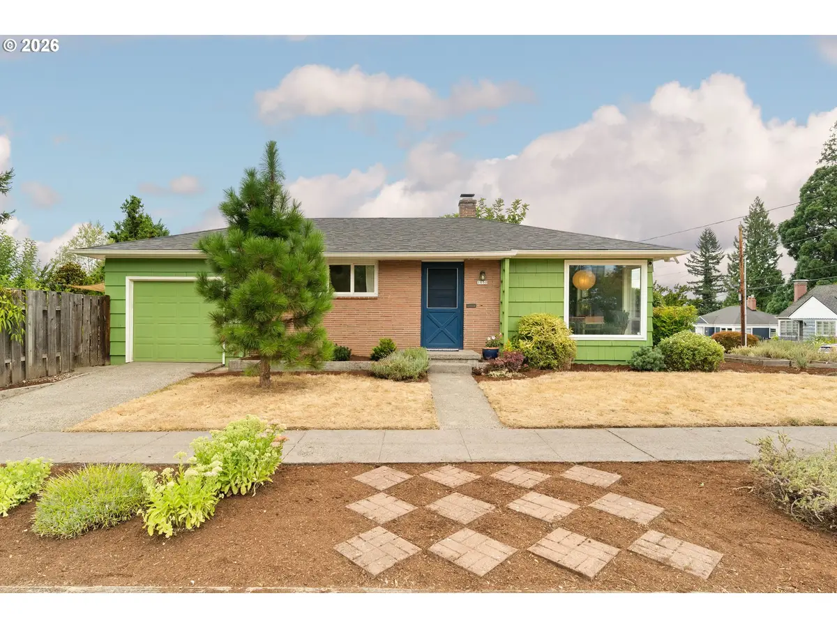 1050 SE 73rd Ave, Portland, OR 97215 - #1