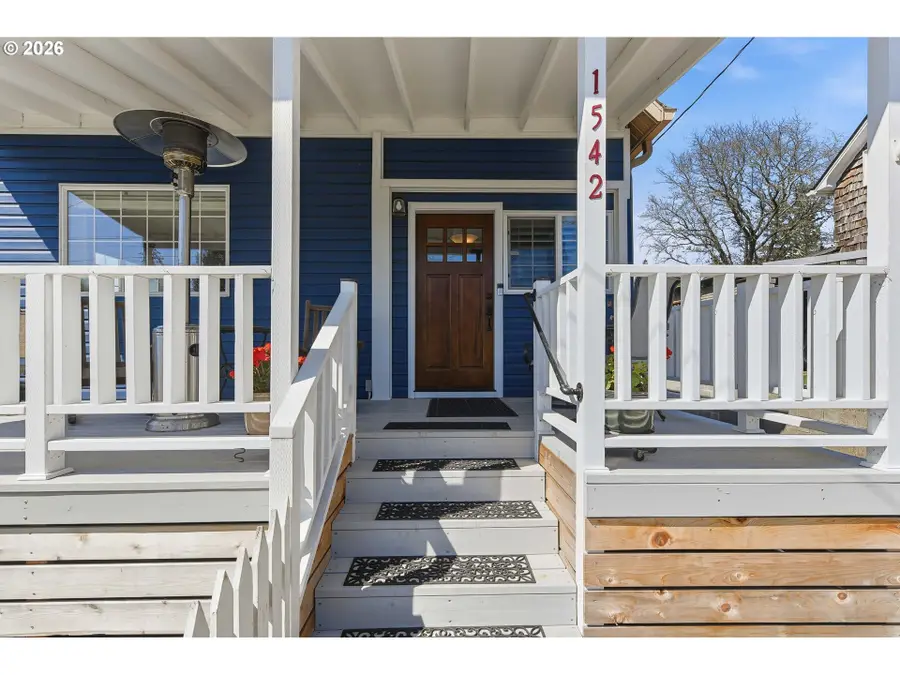 1542 Meade St, North Bend, OR 97459 - #3