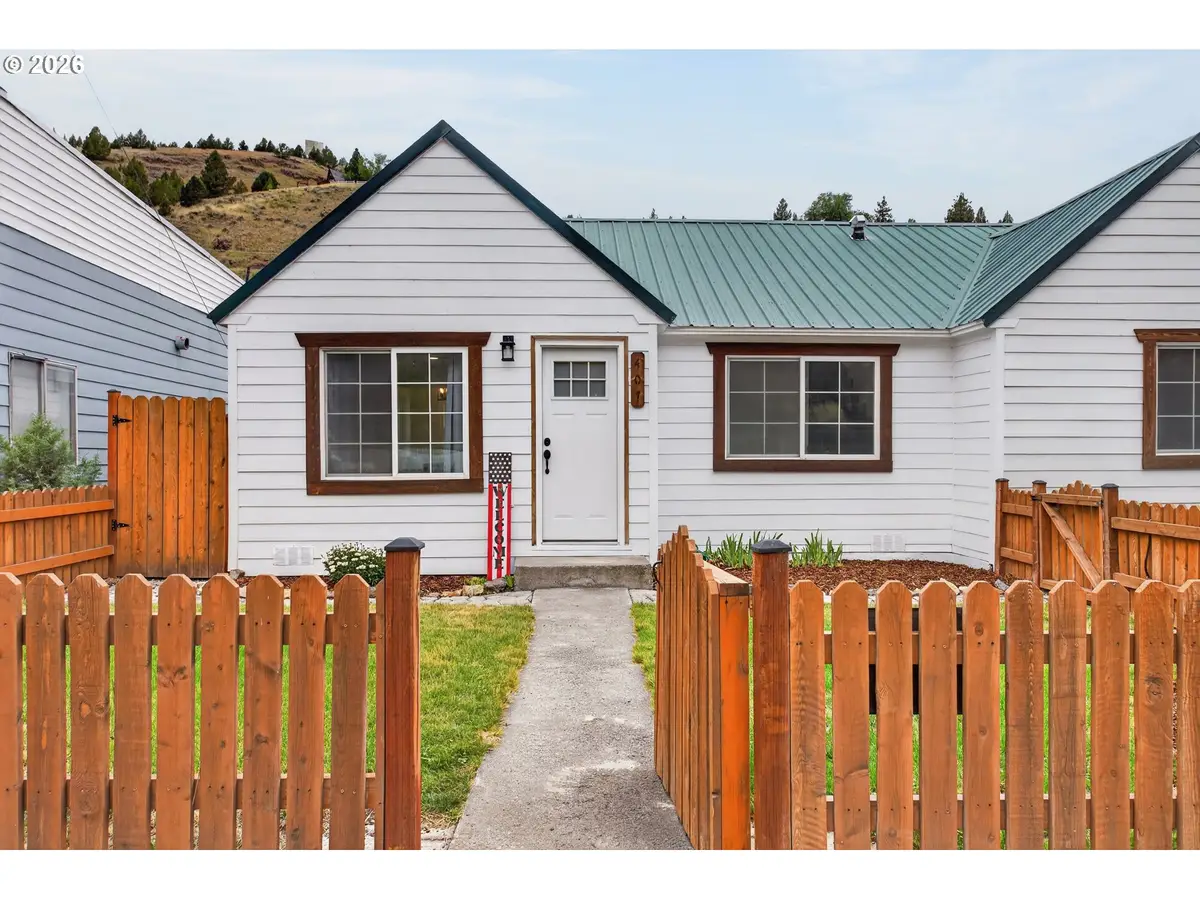 407 S Canyon Blvd, John Day, OR 97845 - #1