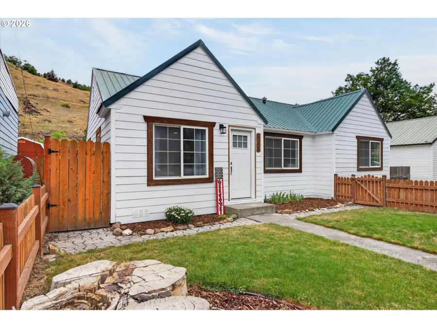 407 S Canyon Blvd, John Day, OR 97845 - #2