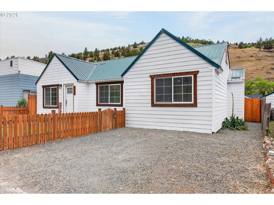 407 S Canyon Blvd, John Day, OR 97845 - #3