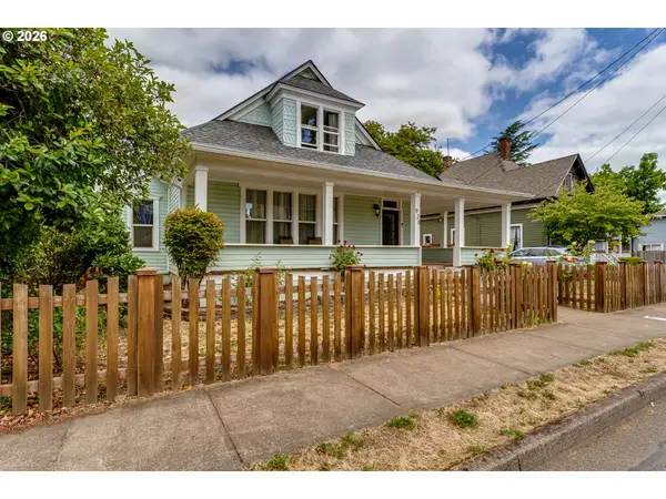 928 W Main St, CottageGrove, OR 97424