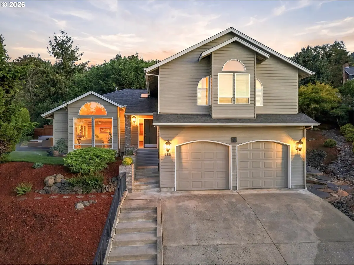 985 W Silver Ct, Roseburg, OR 97471 - #1