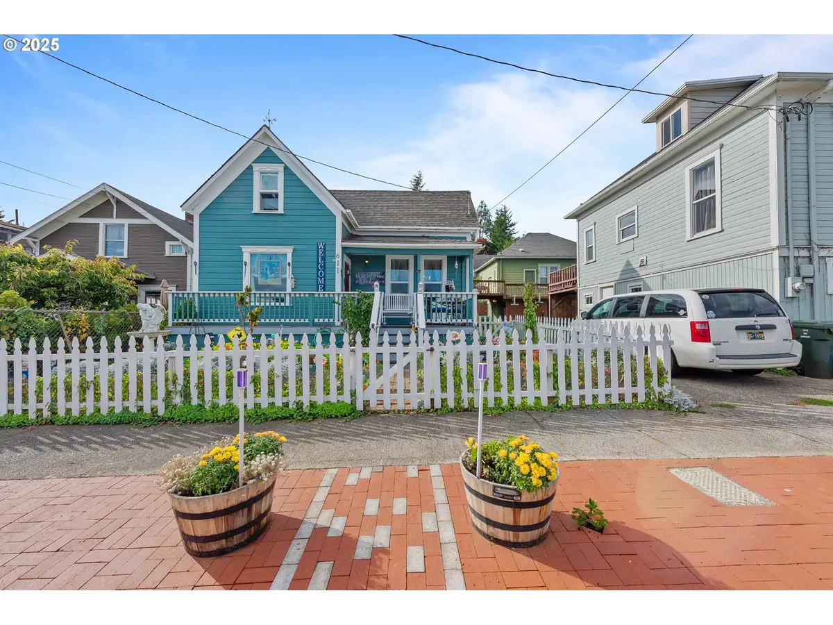 611 S 9th St, Coos Bay, OR 97420 - Image #1