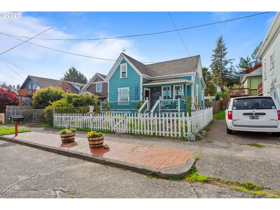 611 S 9th St, Coos Bay, OR 97420 - Image #3
