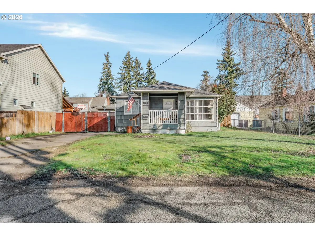 7101 SE Lexington St, Portland, OR 97206 - #1